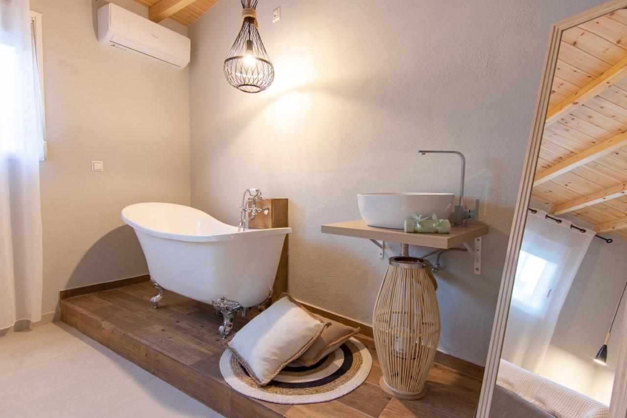 Georgianna'S Suite With Private Pool , 'Blank Suite' Charokopio Exterior photo